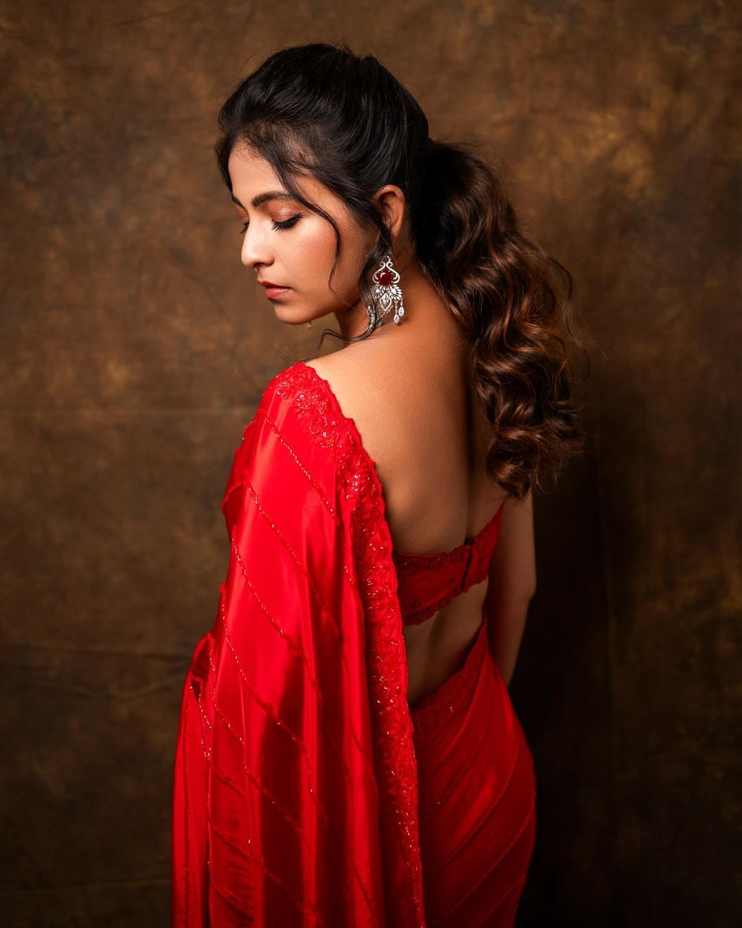 Telugu Actress Anjali Stills in Sleeveless Red Saree